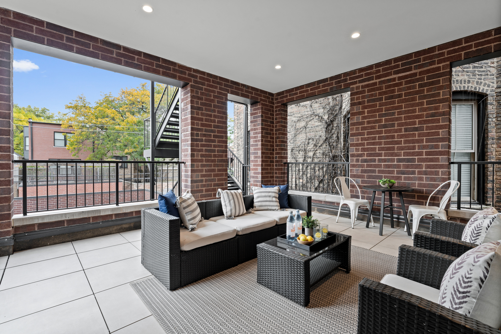 2118 N Sheffield Avenue Unit: 2