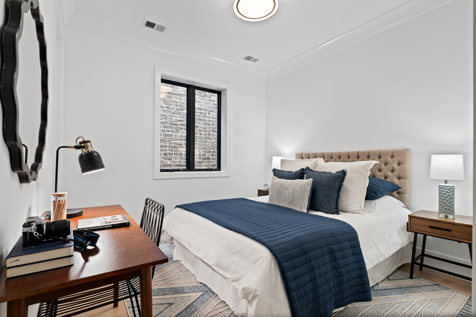 2118 N Sheffield Avenue Unit: 2