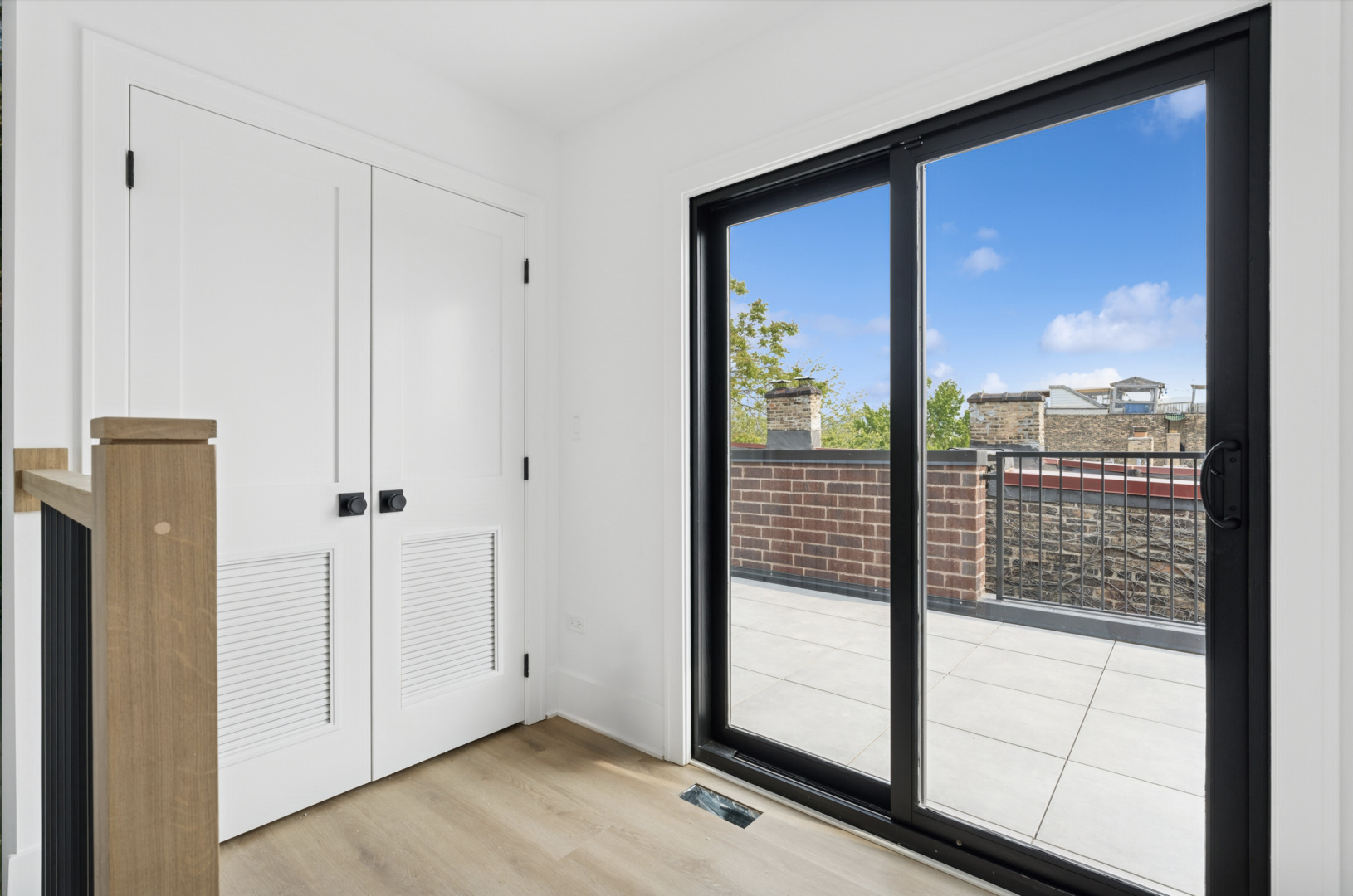 2118 N Sheffield Avenue Unit: 2