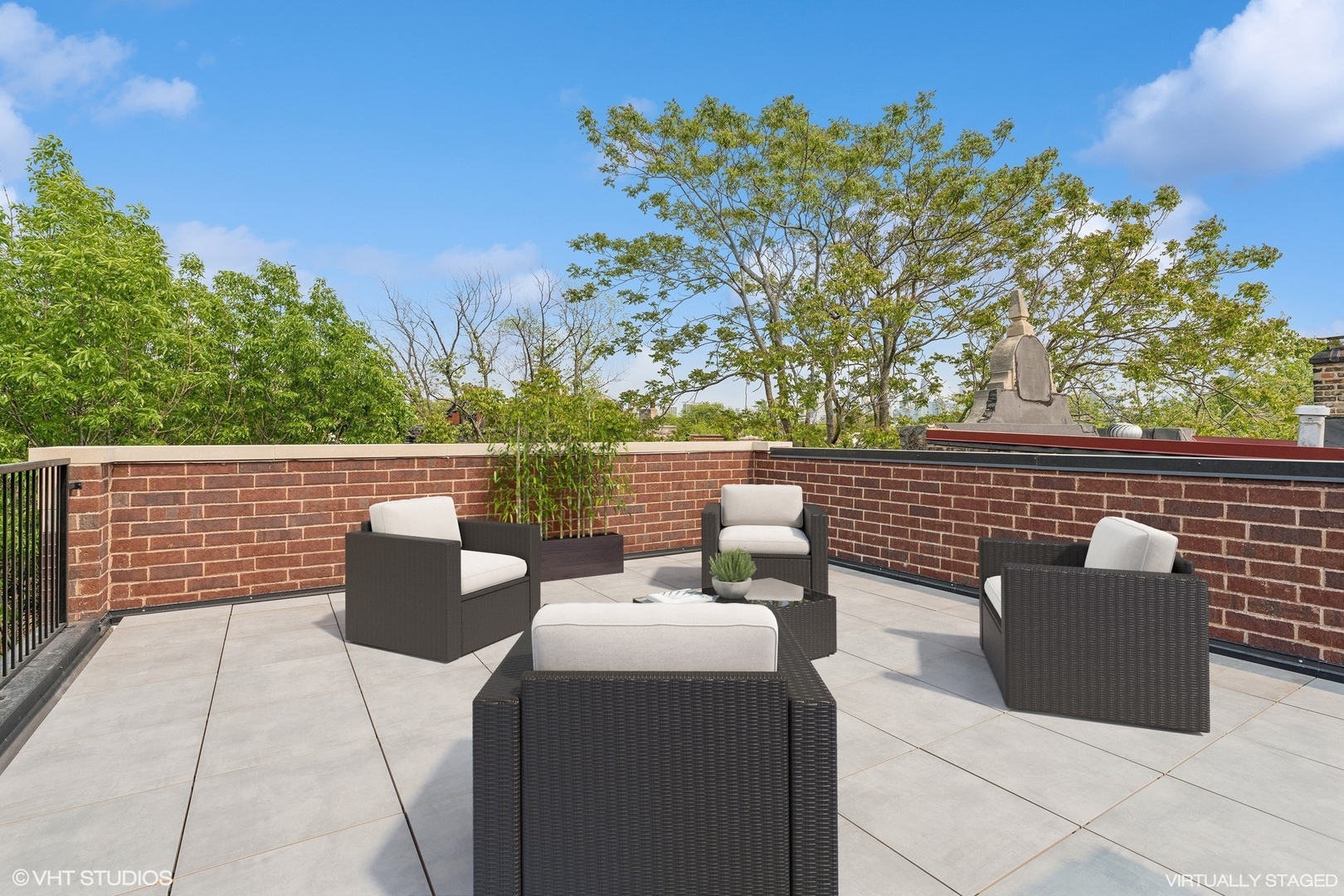 2118 N Sheffield Avenue Unit: 2