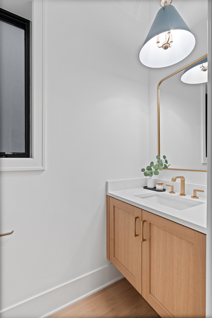 2118 N Sheffield Avenue Unit: 2