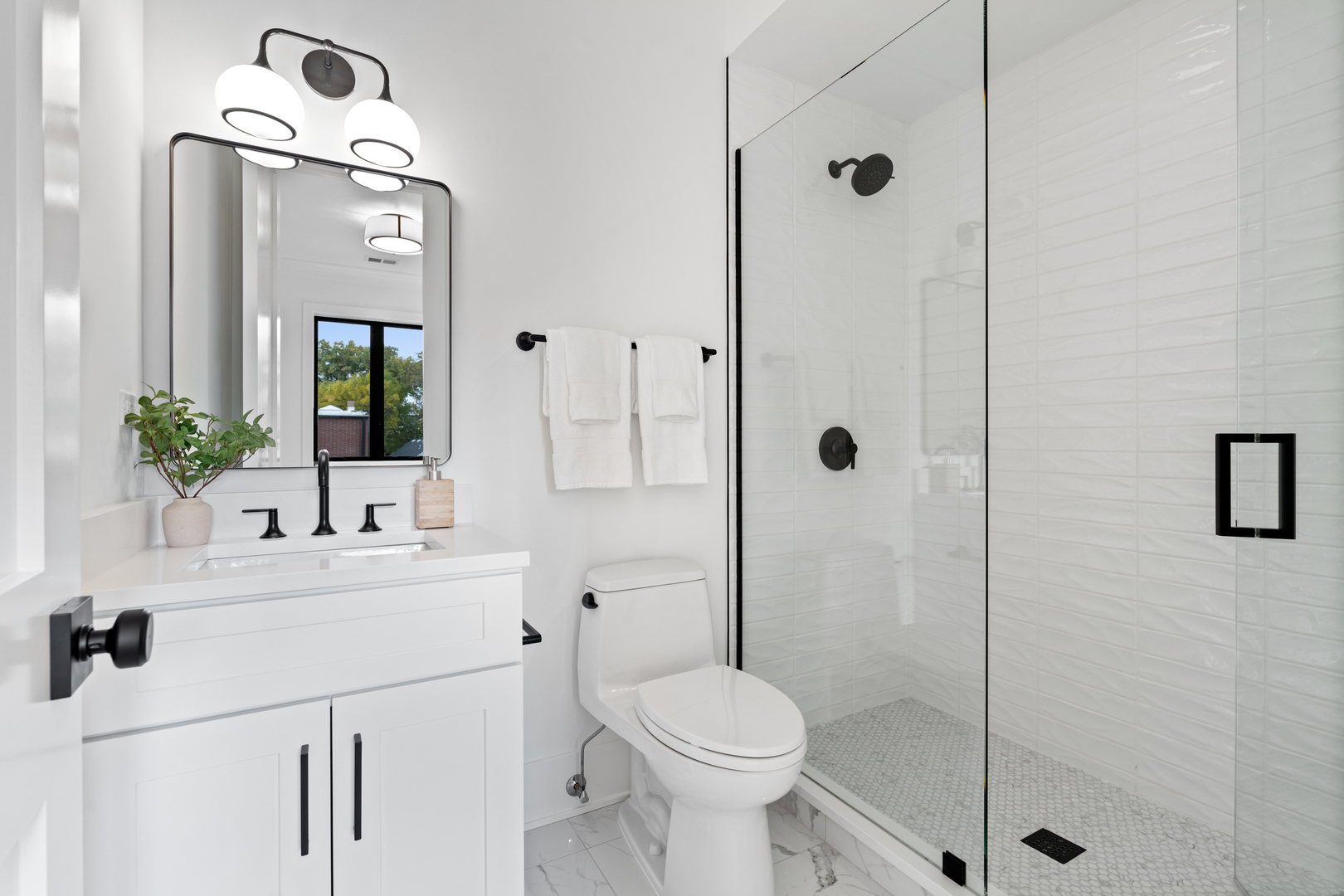 2118 N Sheffield Avenue Unit: 2