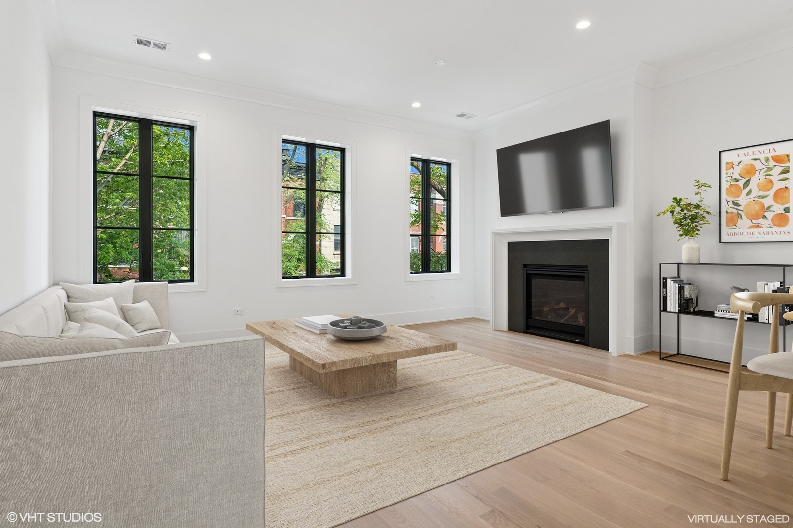 2118 N Sheffield Avenue Unit: 2