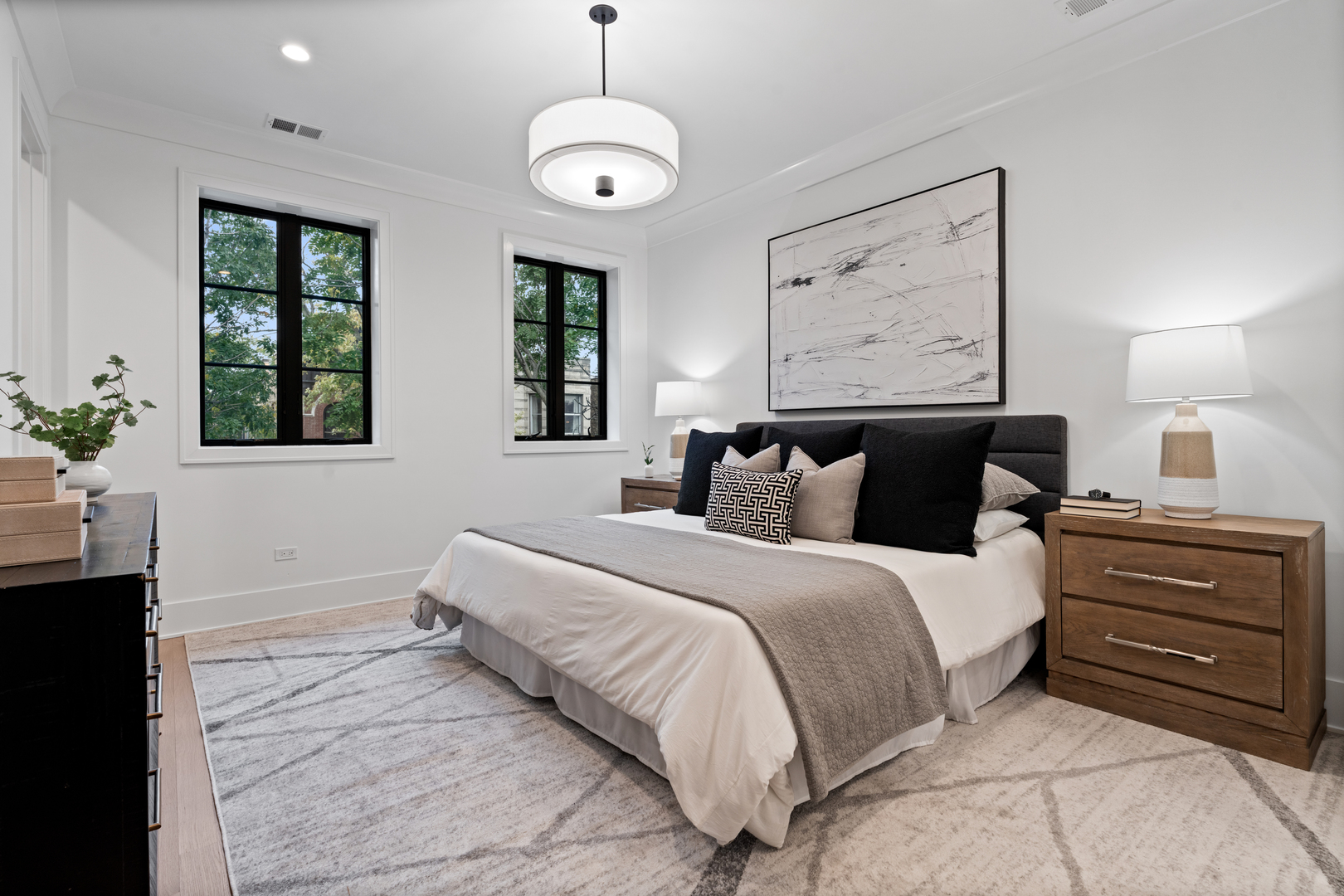 2118 N Sheffield Avenue Unit: 2