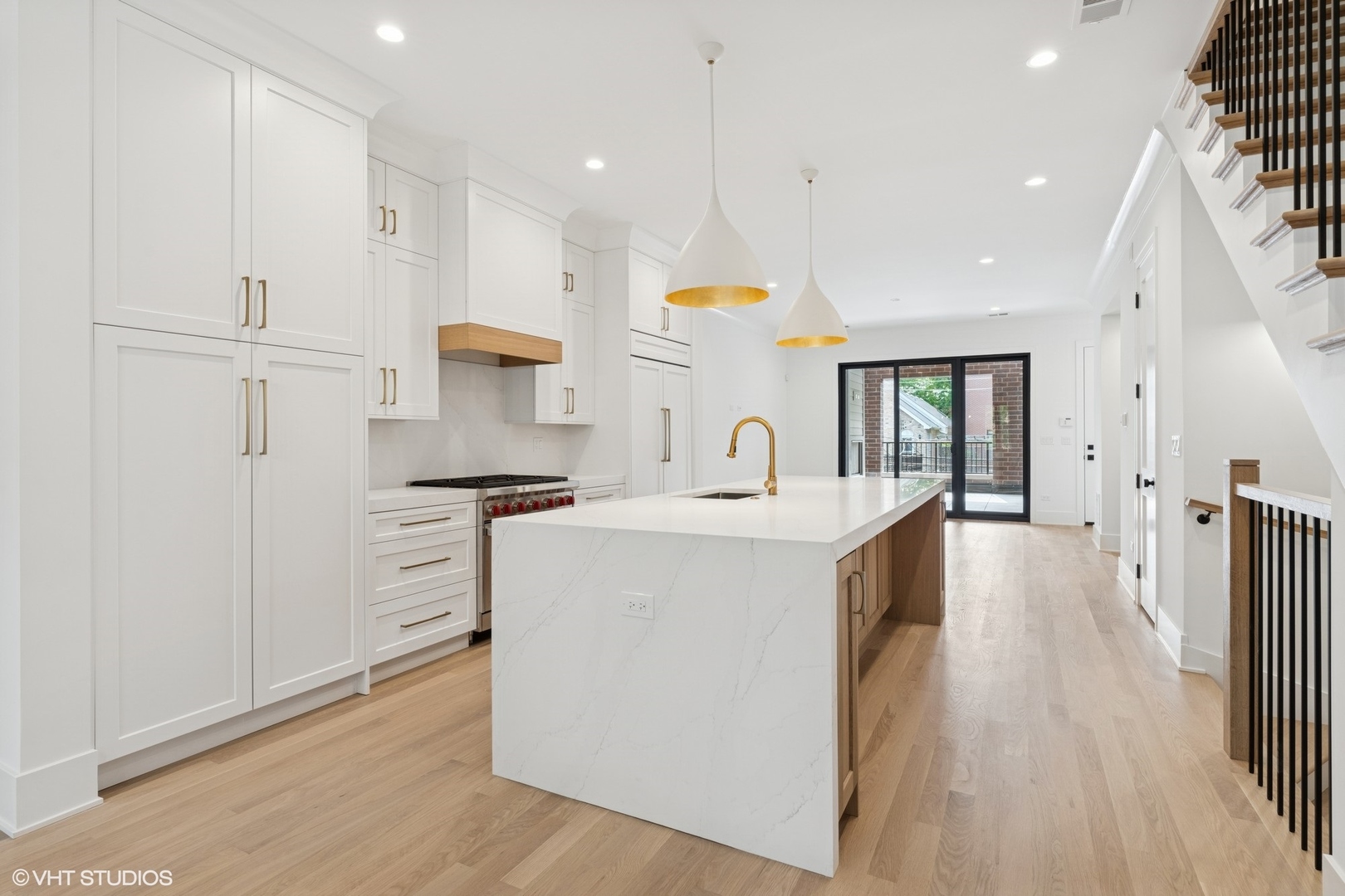 2118 N Sheffield Avenue Unit: 2