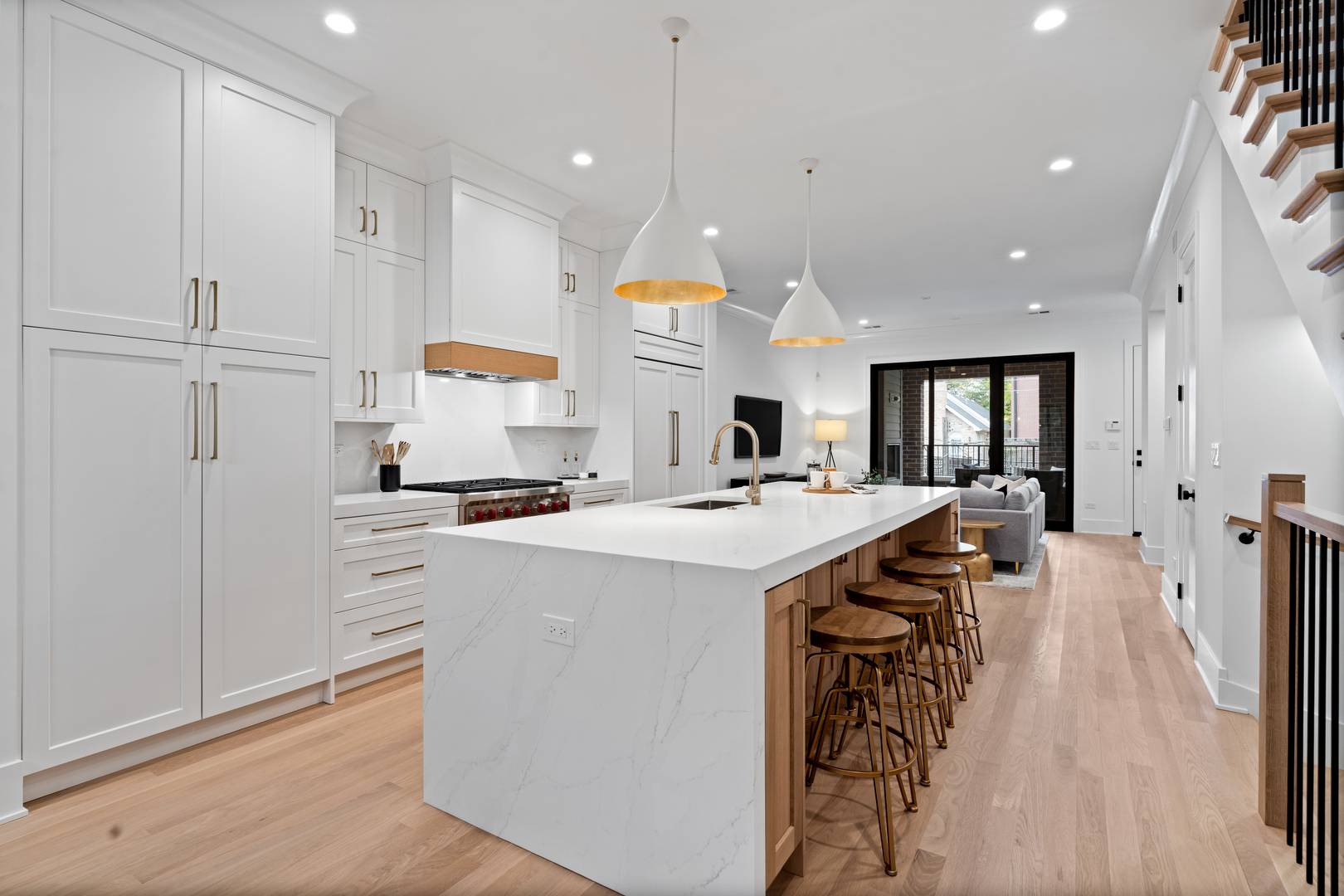 2118 N Sheffield Avenue Unit: 2