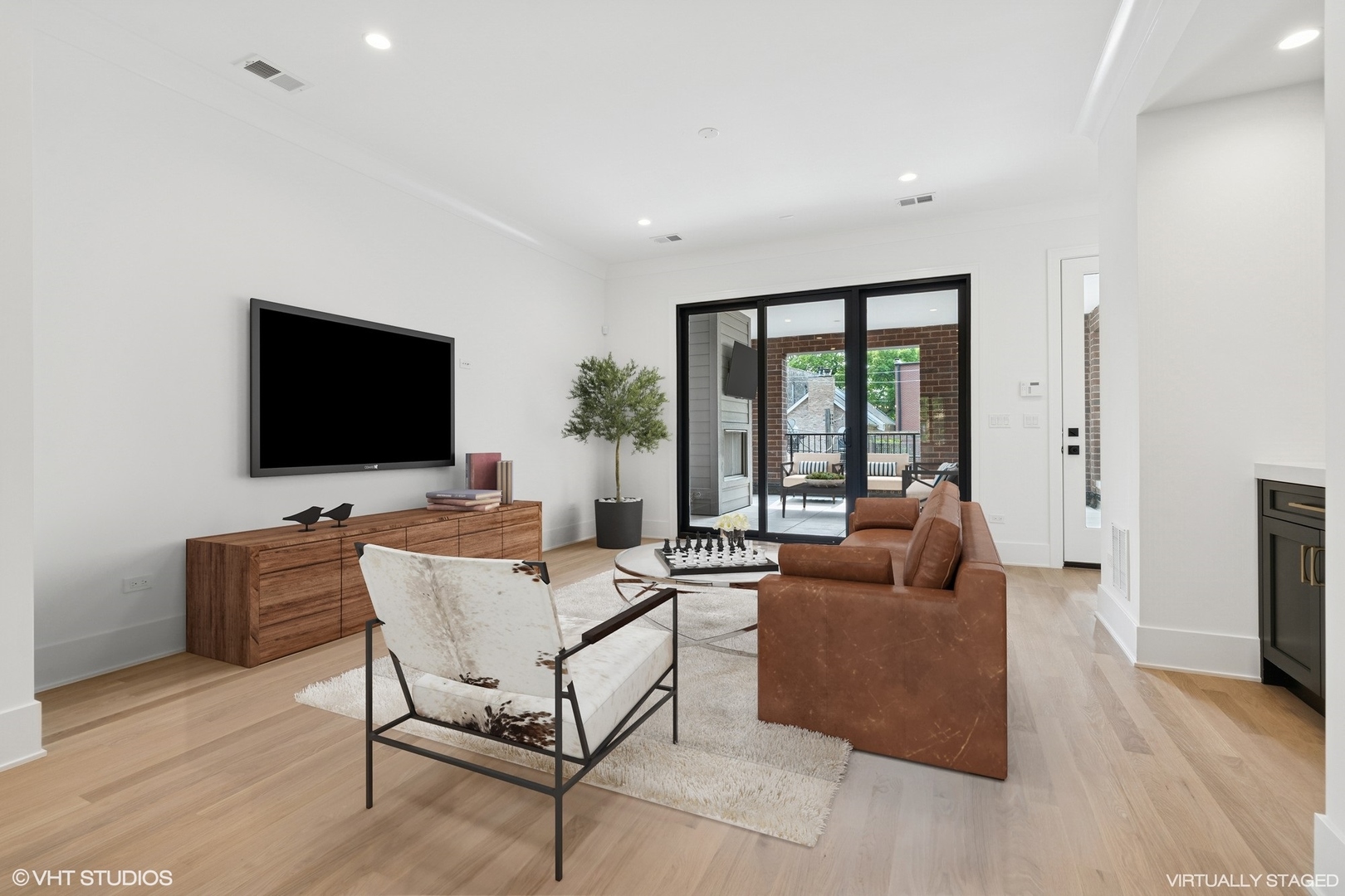 2118 N Sheffield Avenue Unit: 2