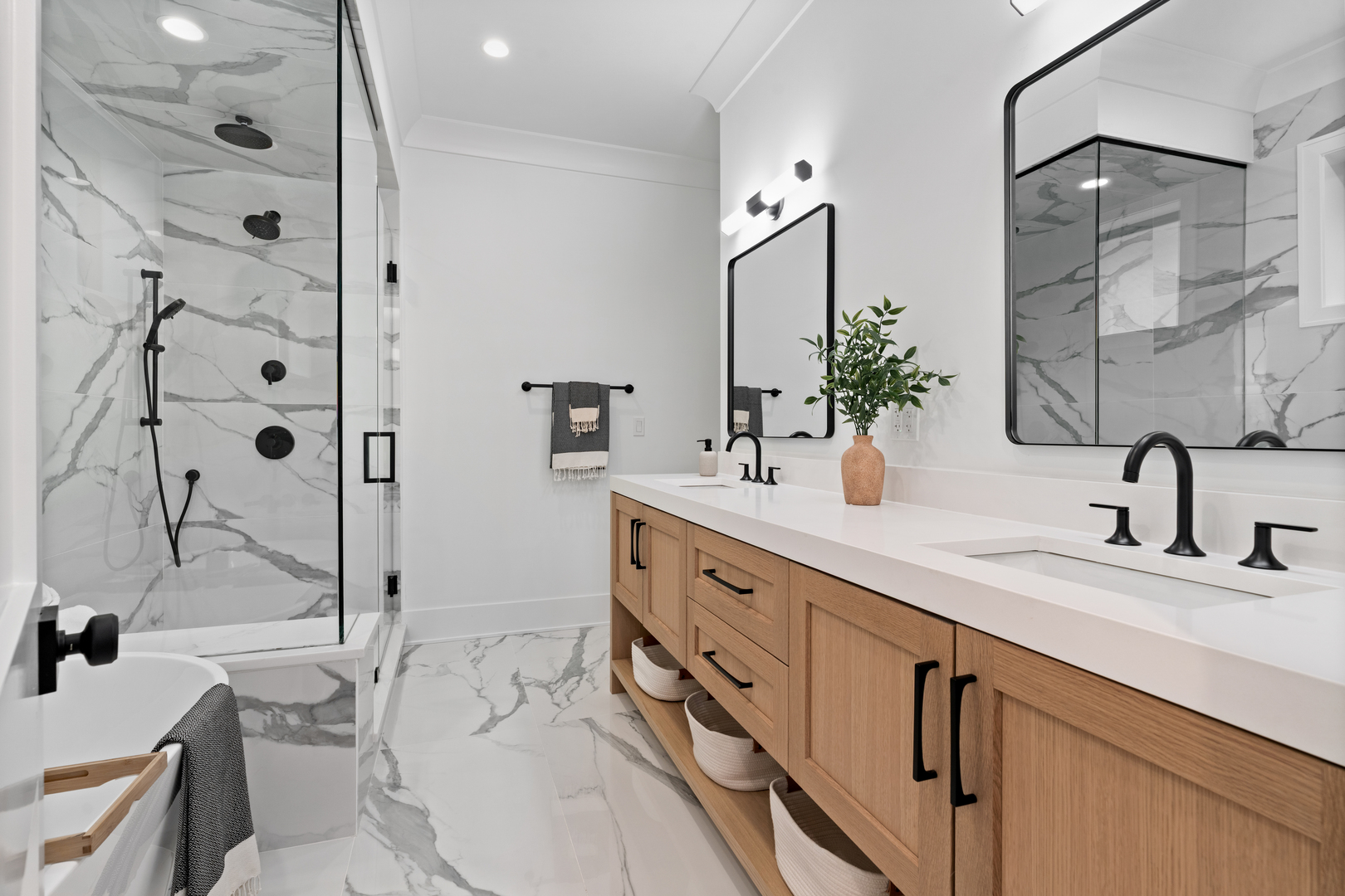 2118 N Sheffield Avenue Unit: 2