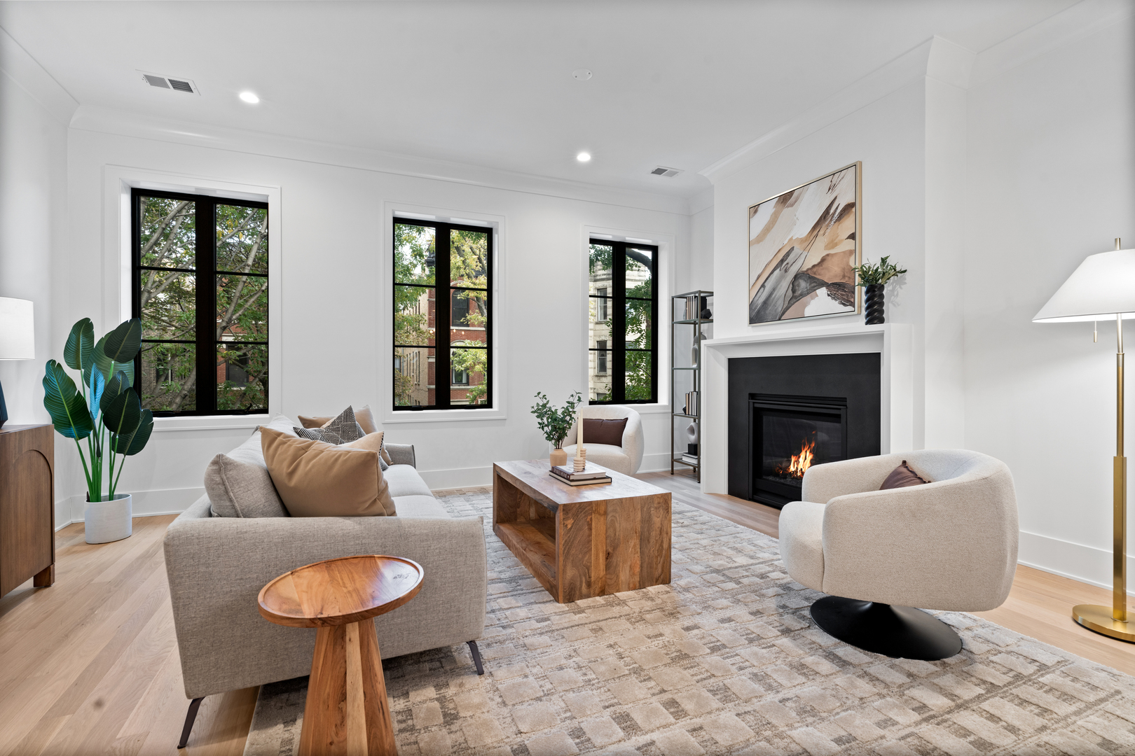 2118 N Sheffield Avenue Unit: 2