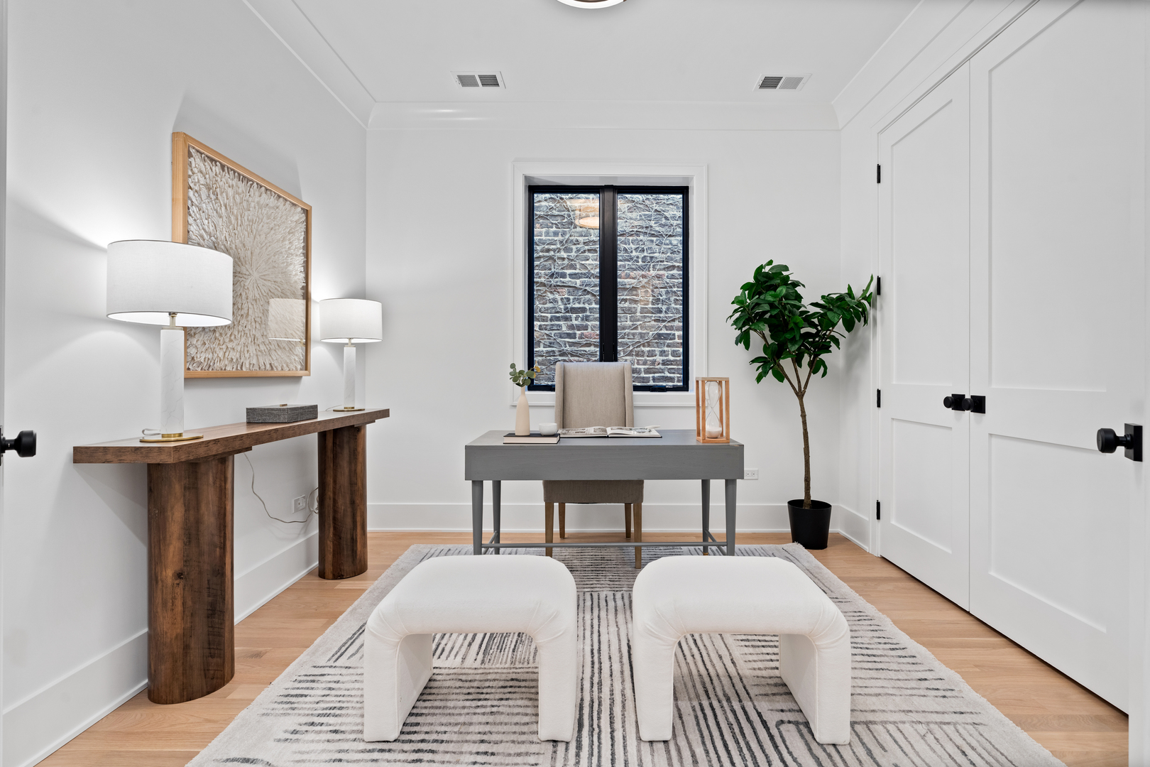 2118 N Sheffield Avenue Unit: 2