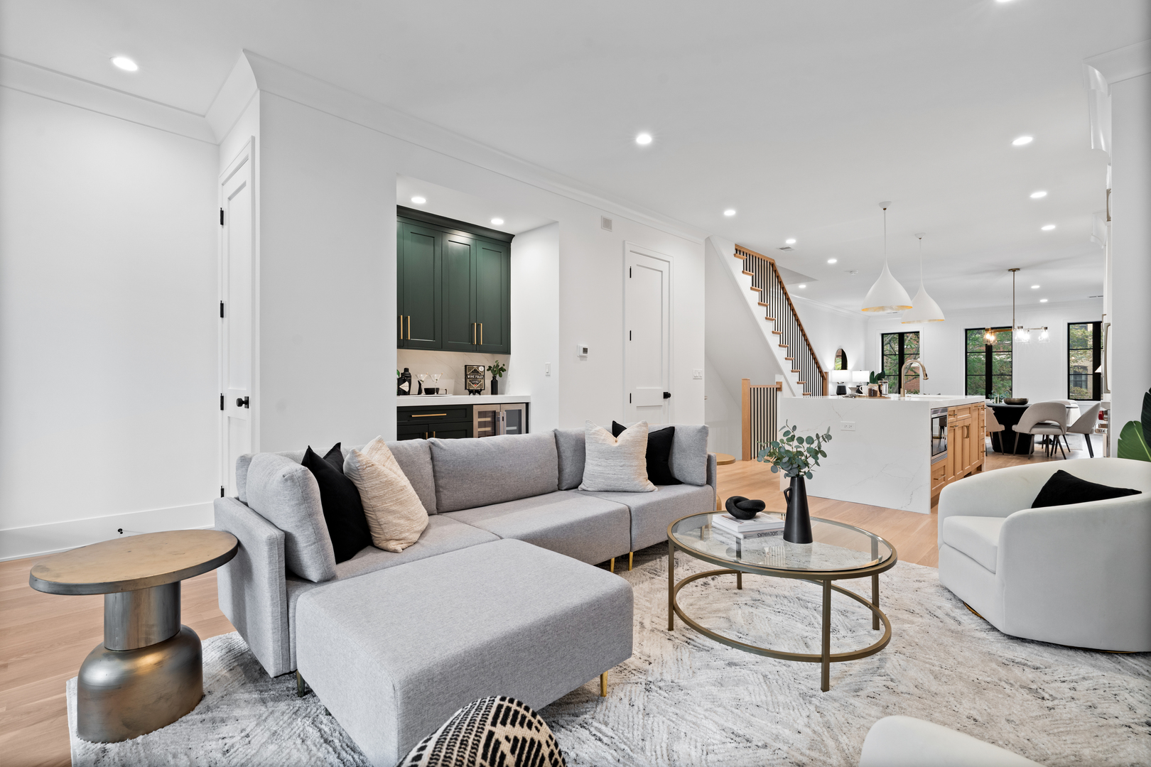 2118 N Sheffield Avenue Unit: 2