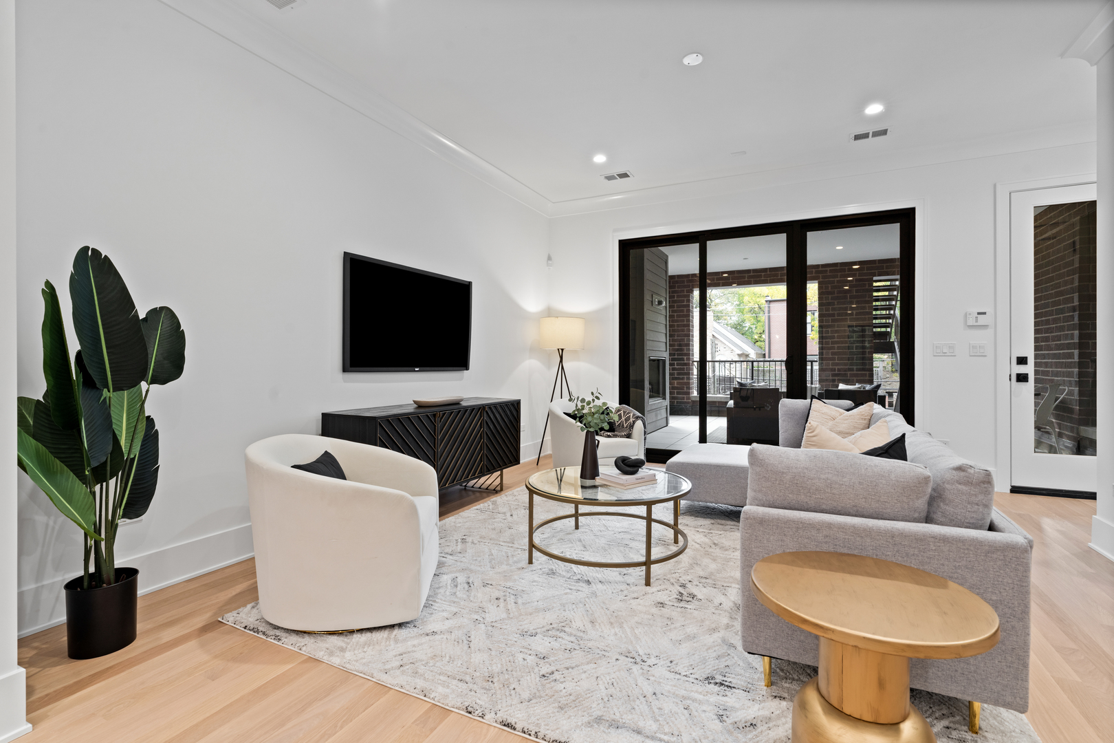 2118 N Sheffield Avenue Unit: 2