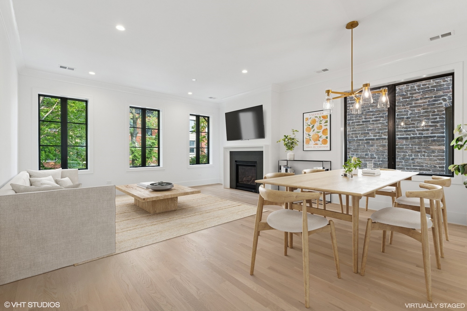 2118 N Sheffield Avenue Unit: 2