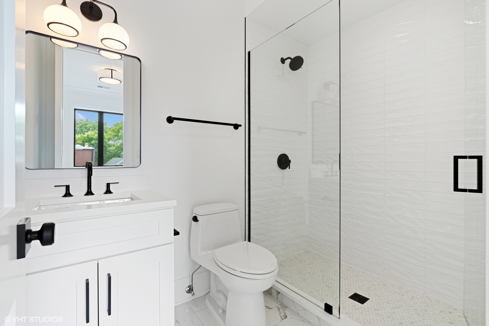 2118 N Sheffield Avenue Unit: 2