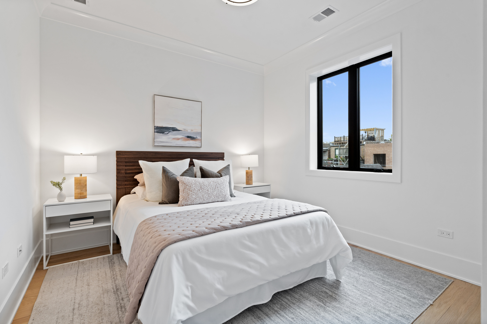 2118 N Sheffield Avenue Unit: 2