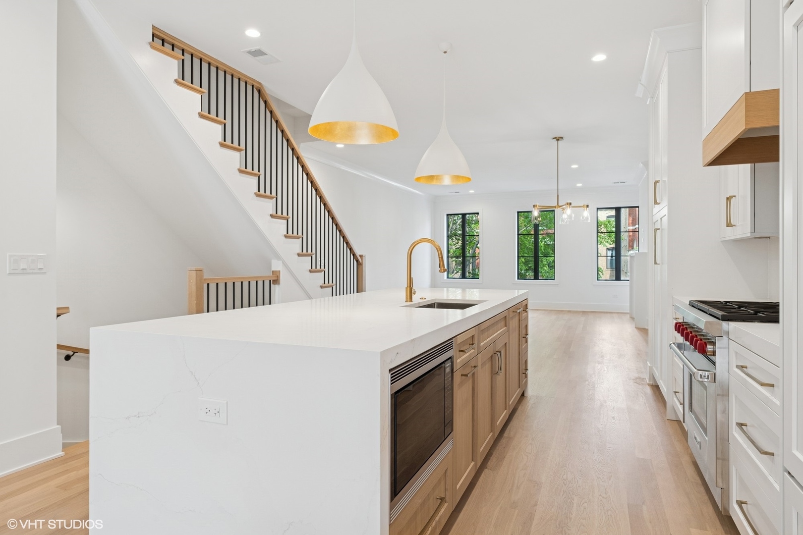 2118 N Sheffield Avenue Unit: 2
