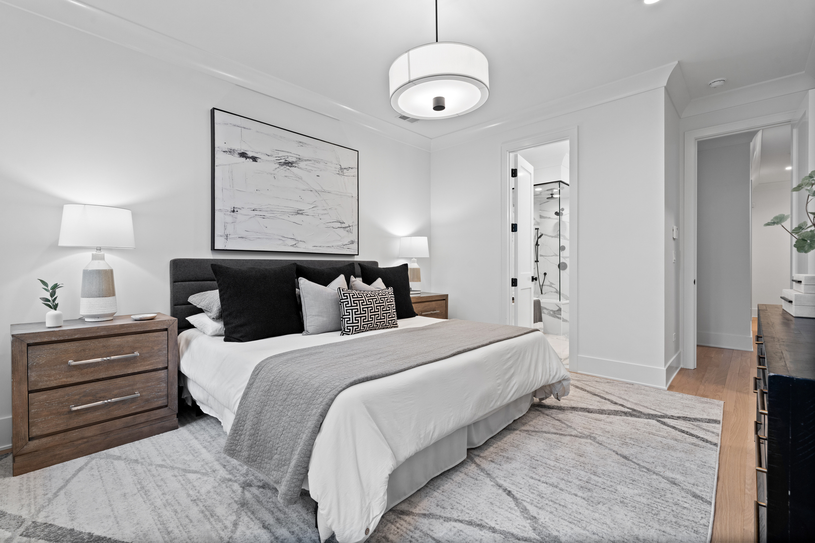 2118 N Sheffield Avenue Unit: 2