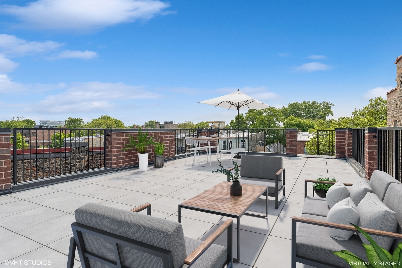 2118 N Sheffield Avenue Unit: 2