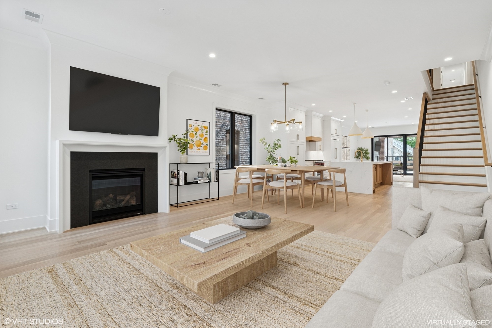 2118 N Sheffield Avenue Unit: 2