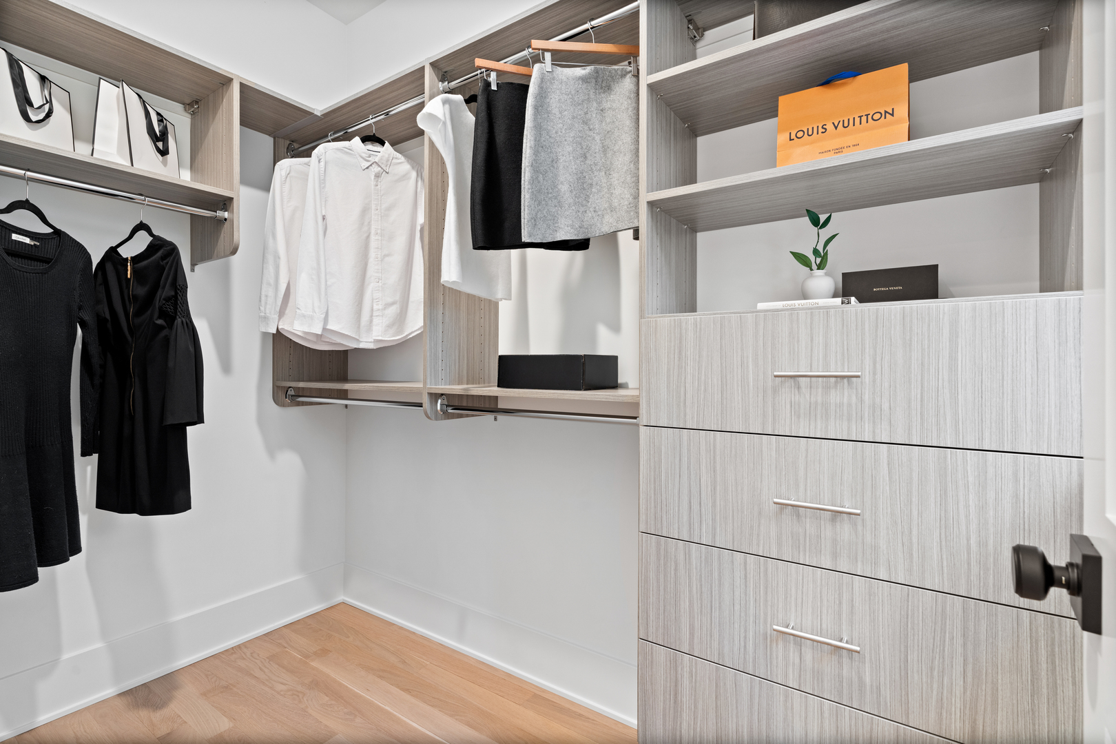 2118 N Sheffield Avenue Unit: 2