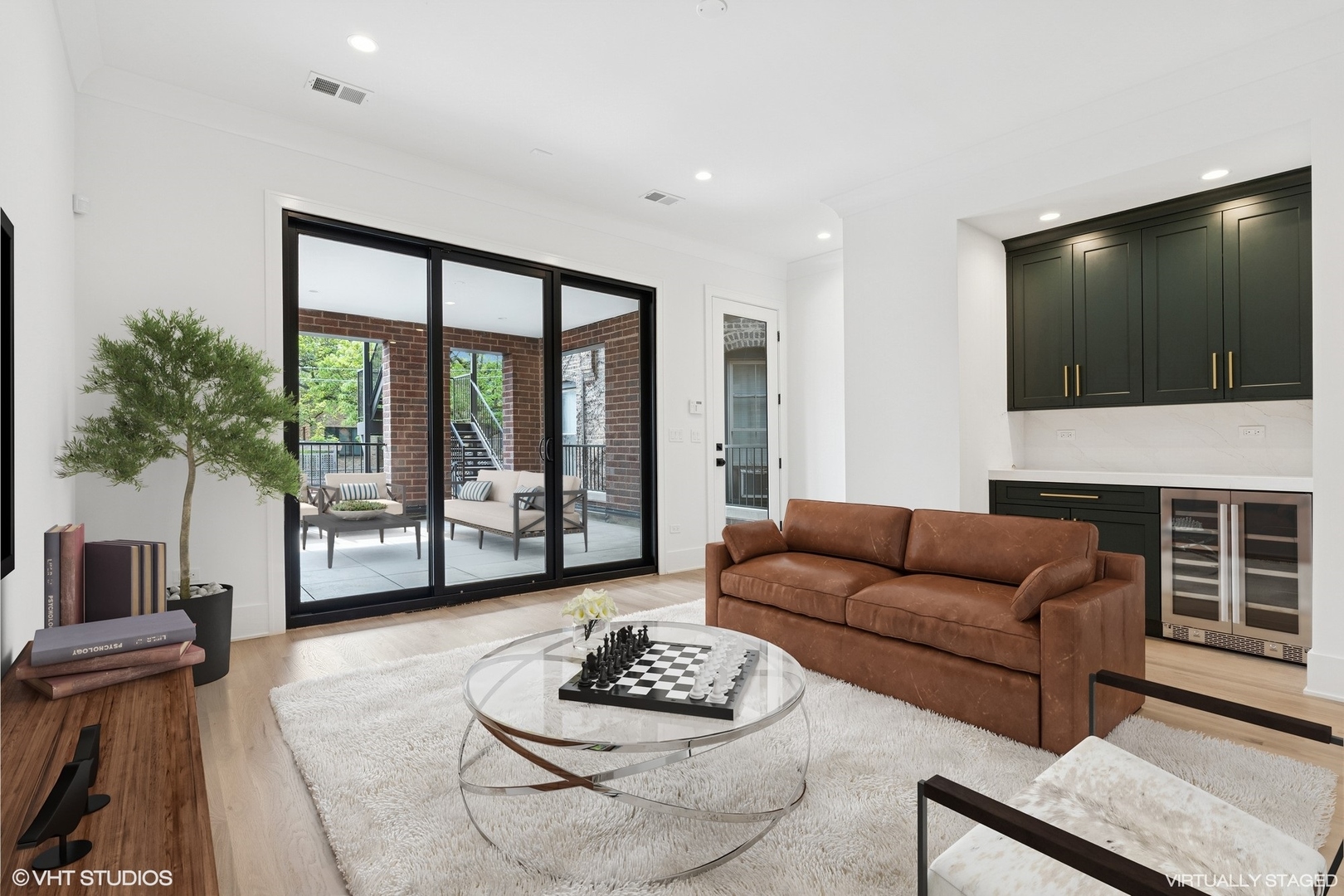 2118 N Sheffield Avenue Unit: 2