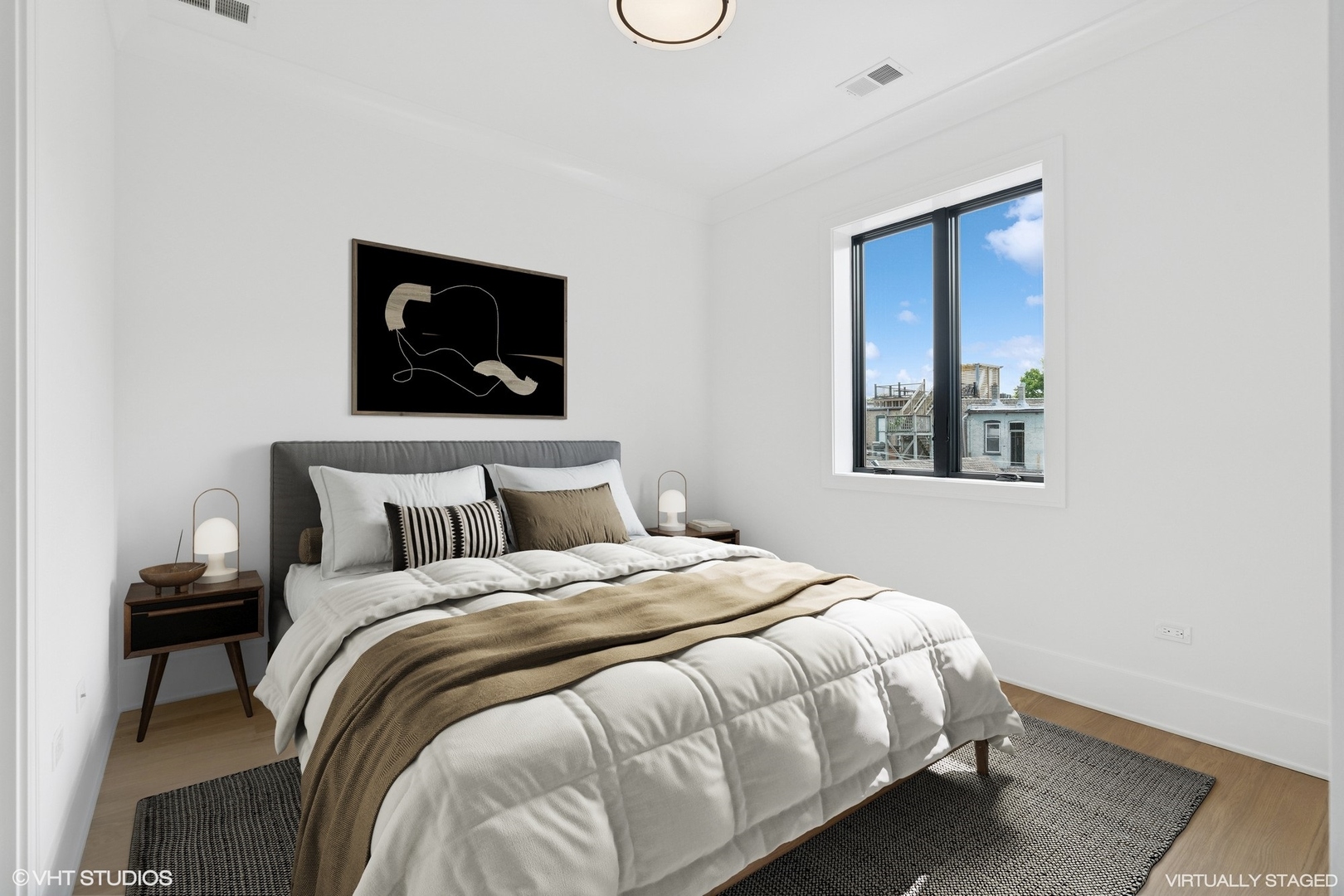 2118 N Sheffield Avenue Unit: 2
