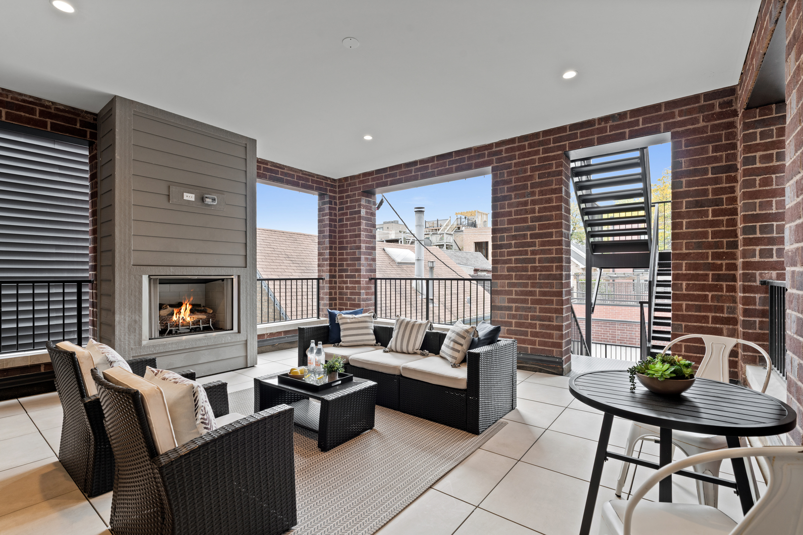 2118 N Sheffield Avenue Unit: 2