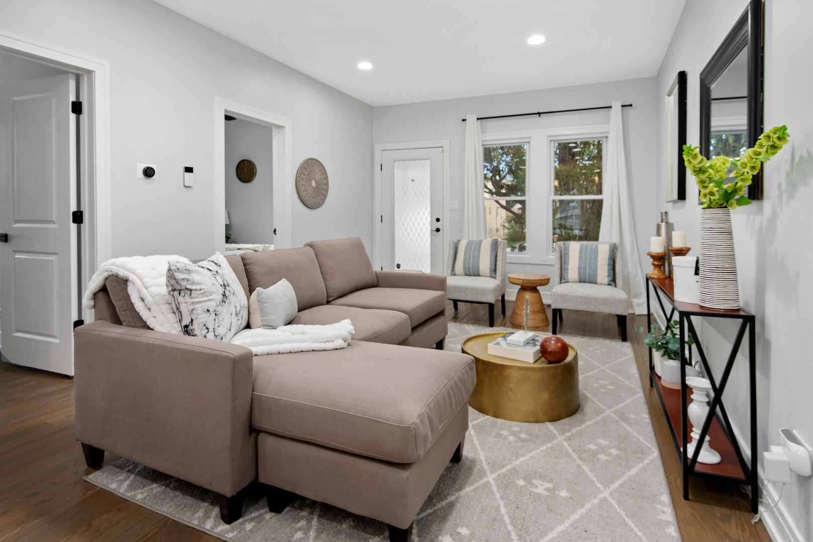 4442 N Melvina Avenue