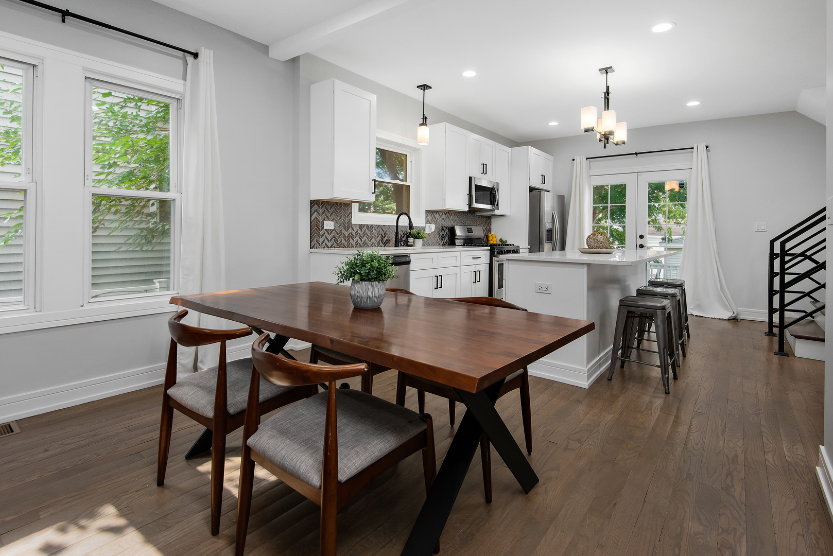 4442 N Melvina Avenue