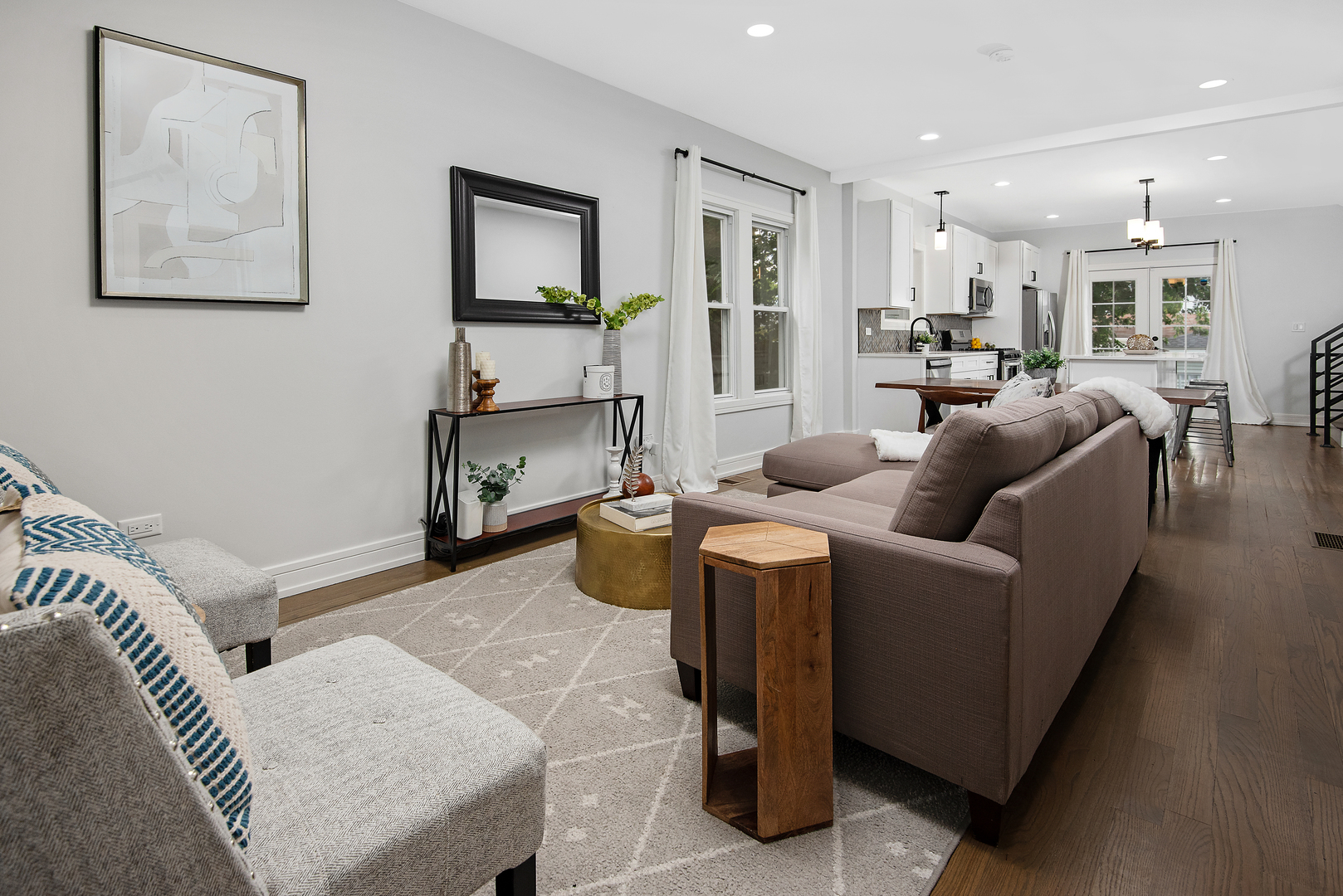 4442 N Melvina Avenue