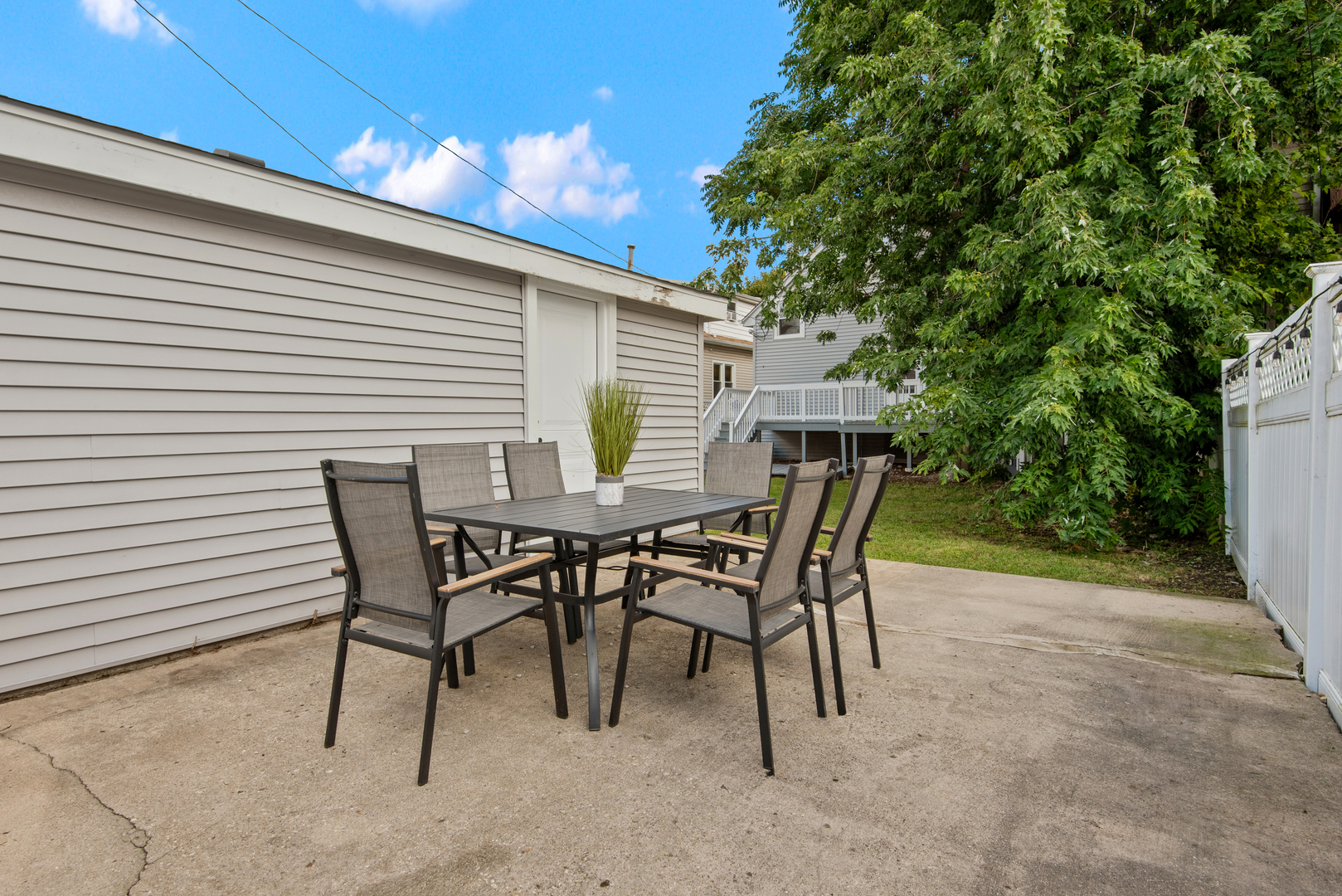 4442 N Melvina Avenue