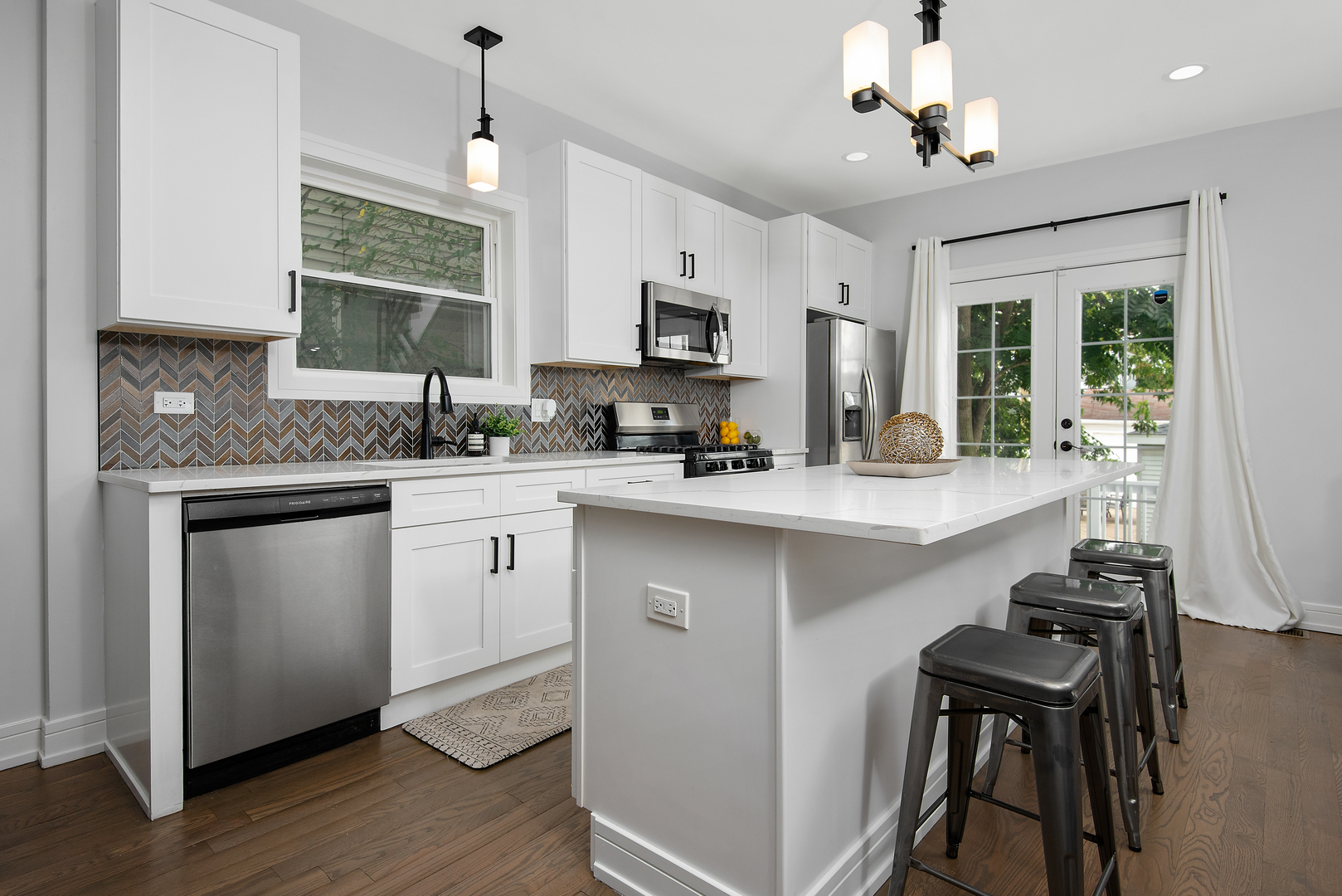 4442 N Melvina Avenue