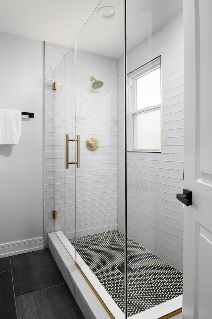 4442 N Melvina Avenue