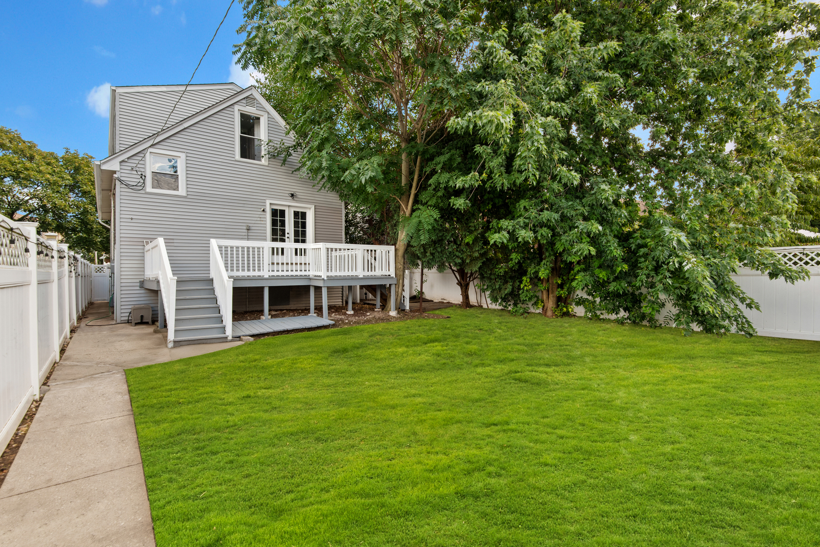 4442 N Melvina Avenue