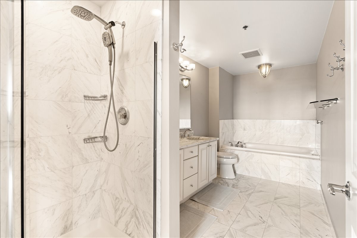 1122 N Dearborn Street Unit: 21H