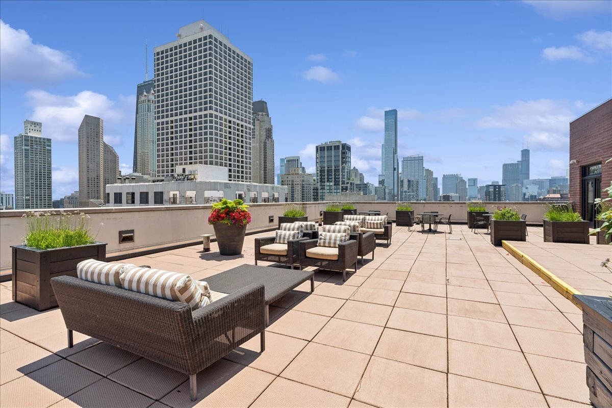 1122 N Dearborn Street Unit: 21H