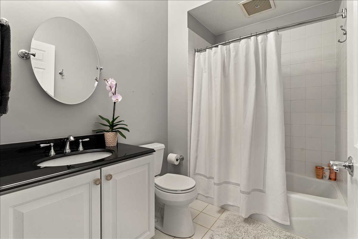 1122 N Dearborn Street Unit: 21H