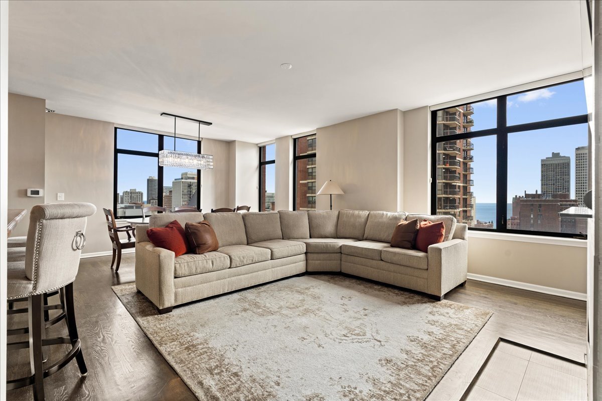 1122 N Dearborn Street Unit: 21H