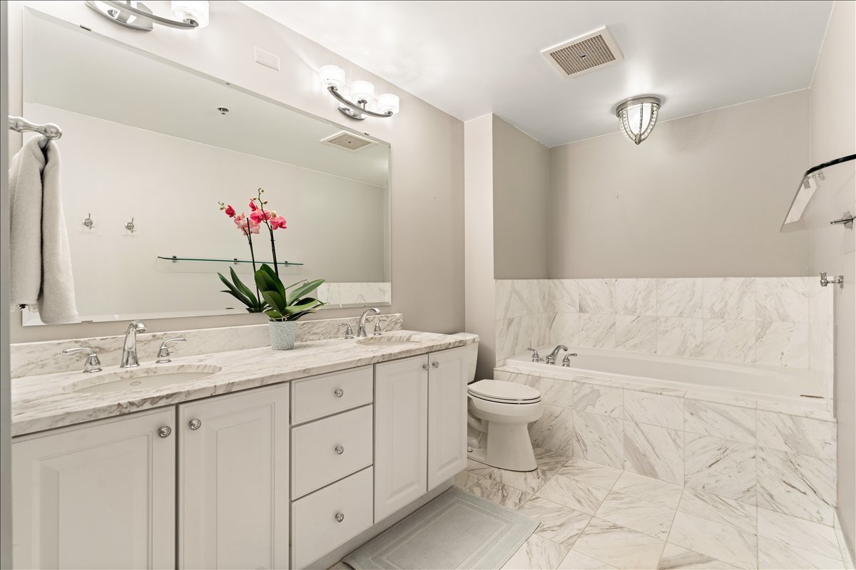 1122 N Dearborn Street Unit: 21H