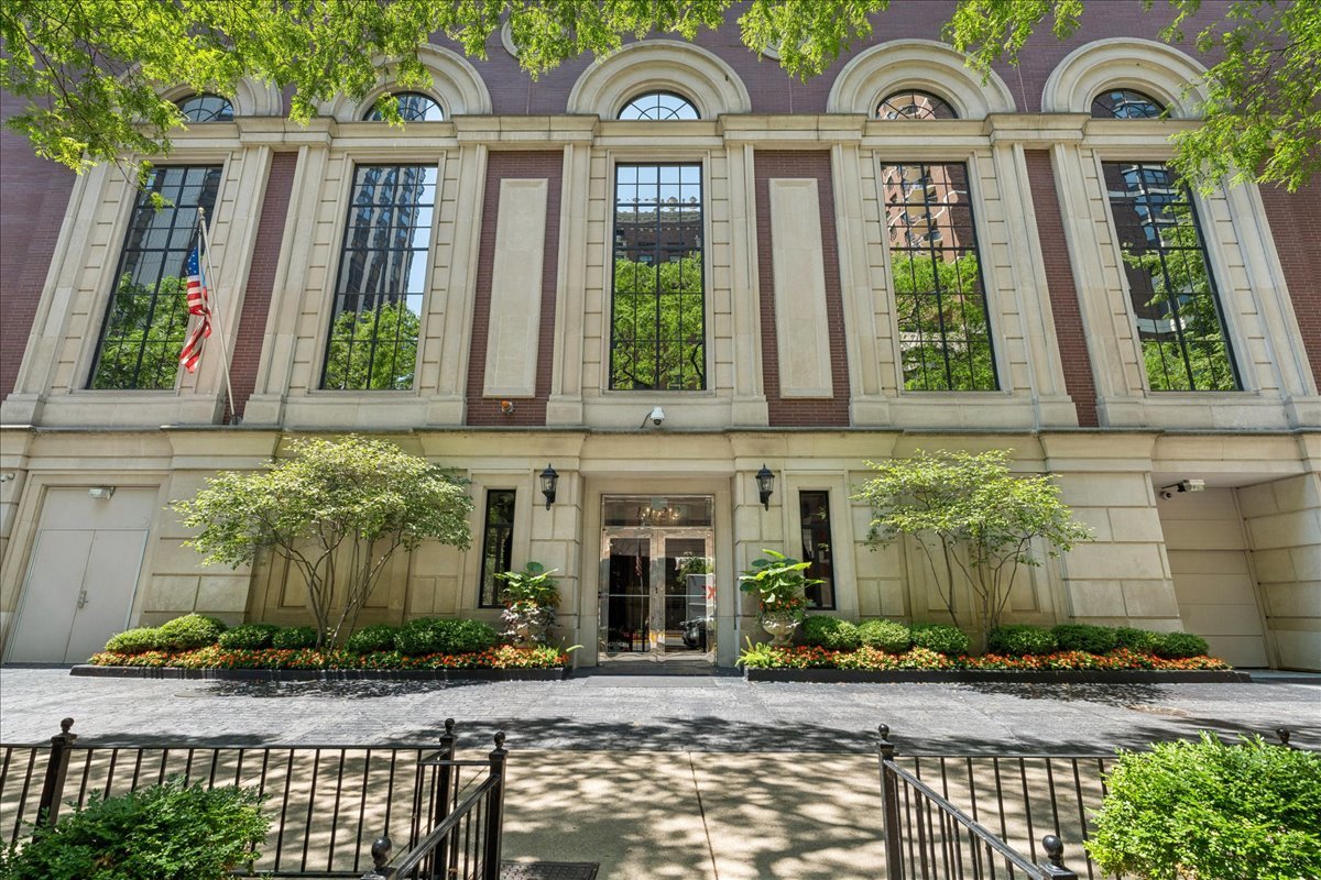 1122 N Dearborn Street Unit: 21H