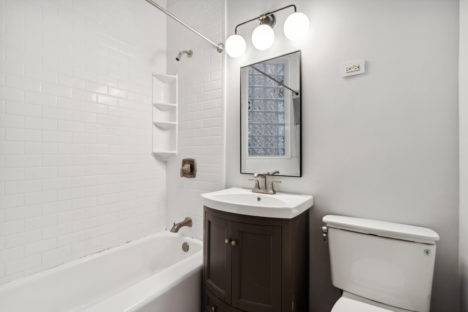 3655 N Hermitage Avenue Unit: 1