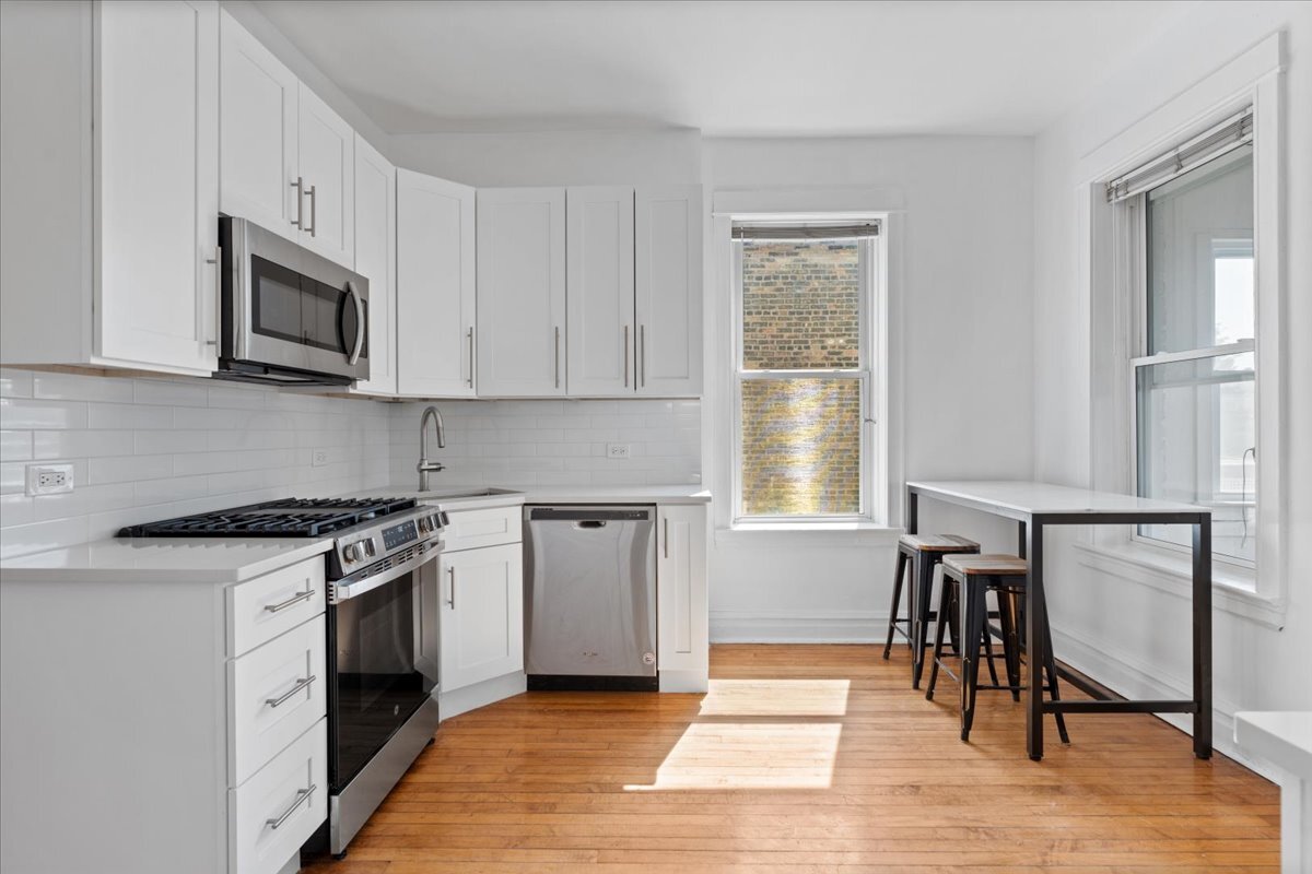 3746 N Lakewood Avenue Unit: 3