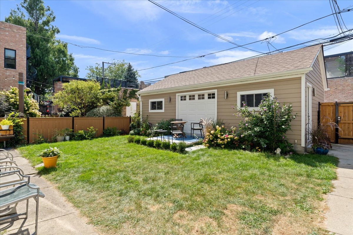 3746 N Lakewood Avenue Unit: 3