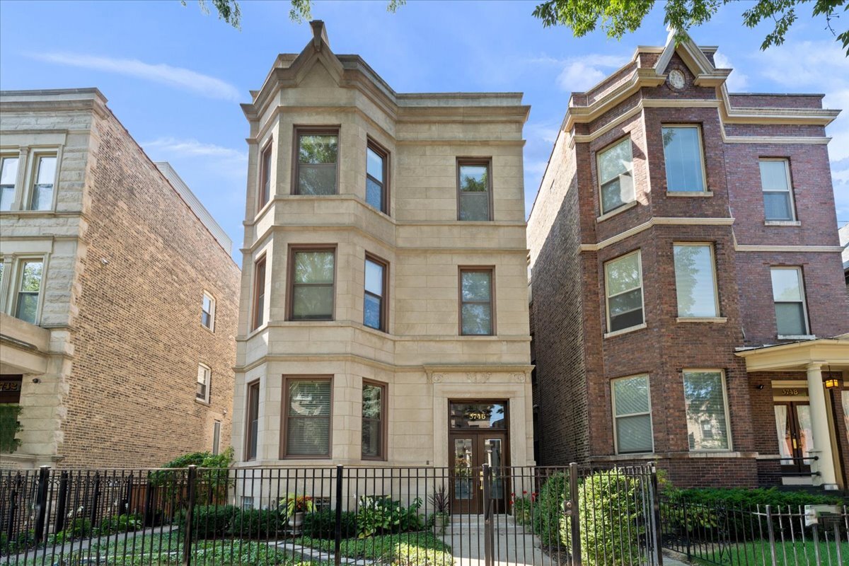 3746 N Lakewood Avenue Unit: 3
