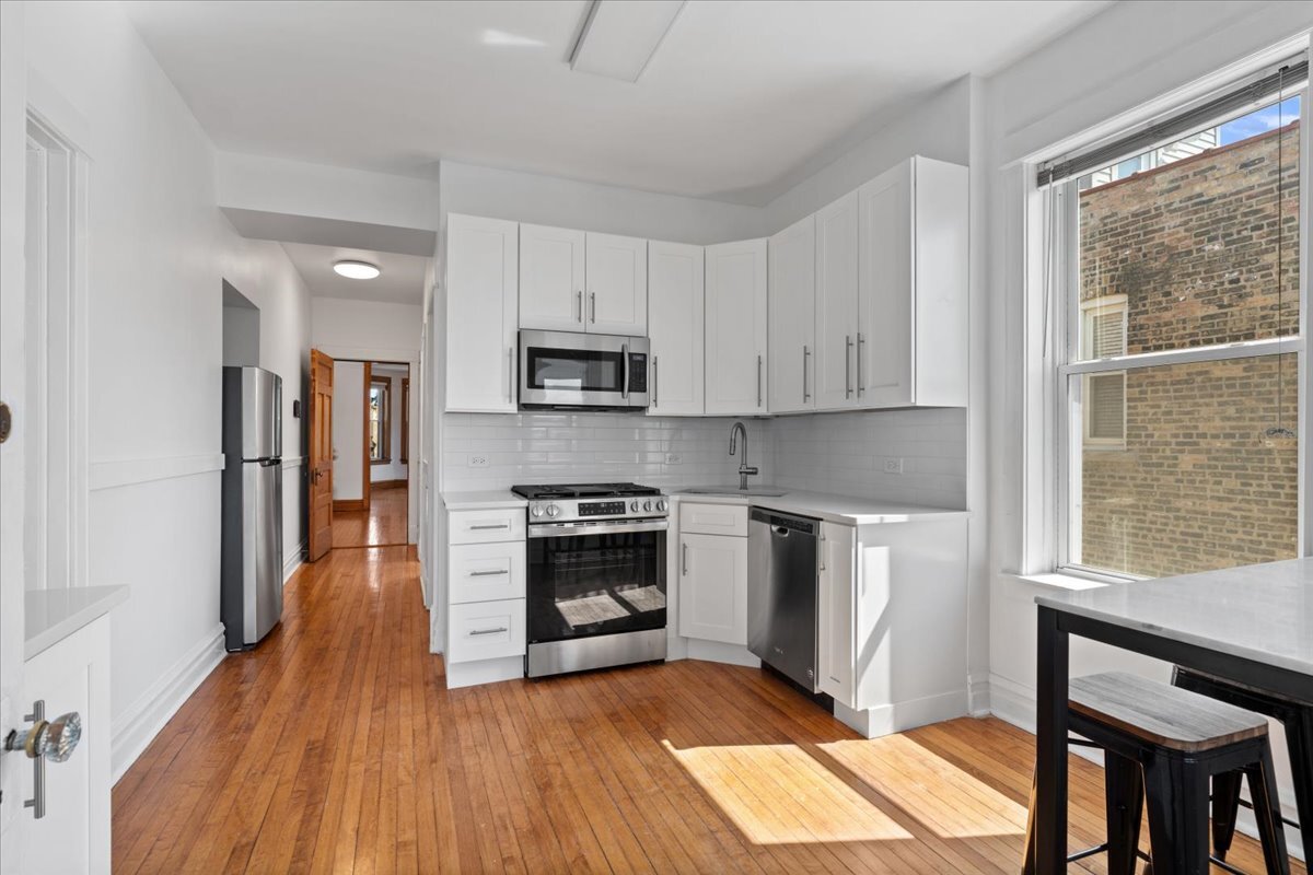 3746 N Lakewood Avenue Unit: 3