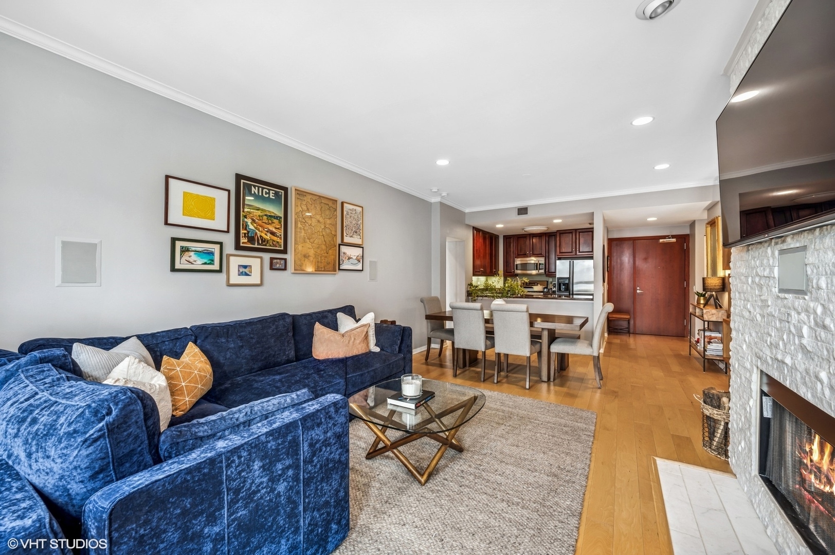 400 N Clinton Street Unit: 704