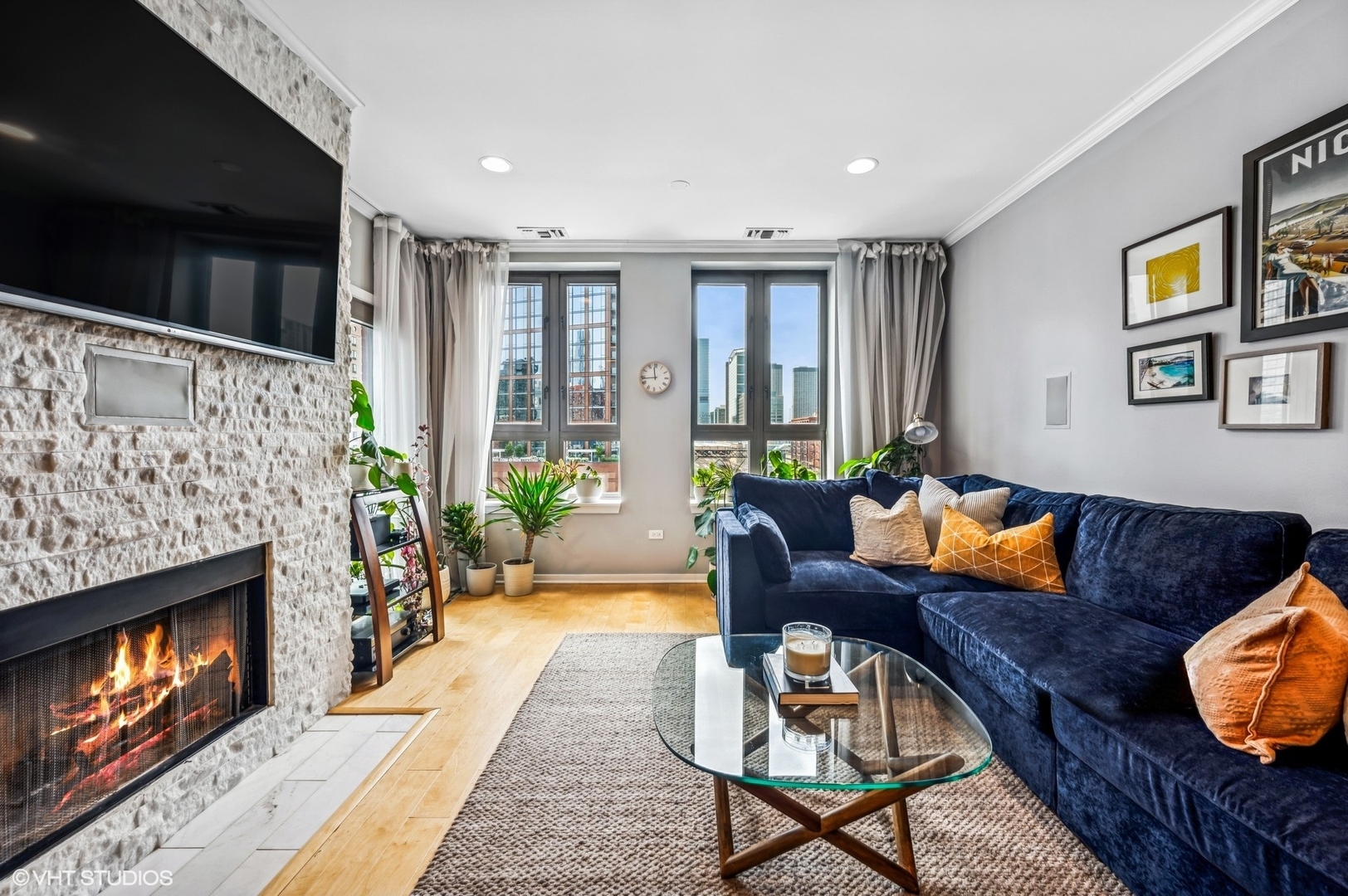 400 N Clinton Street Unit: 704