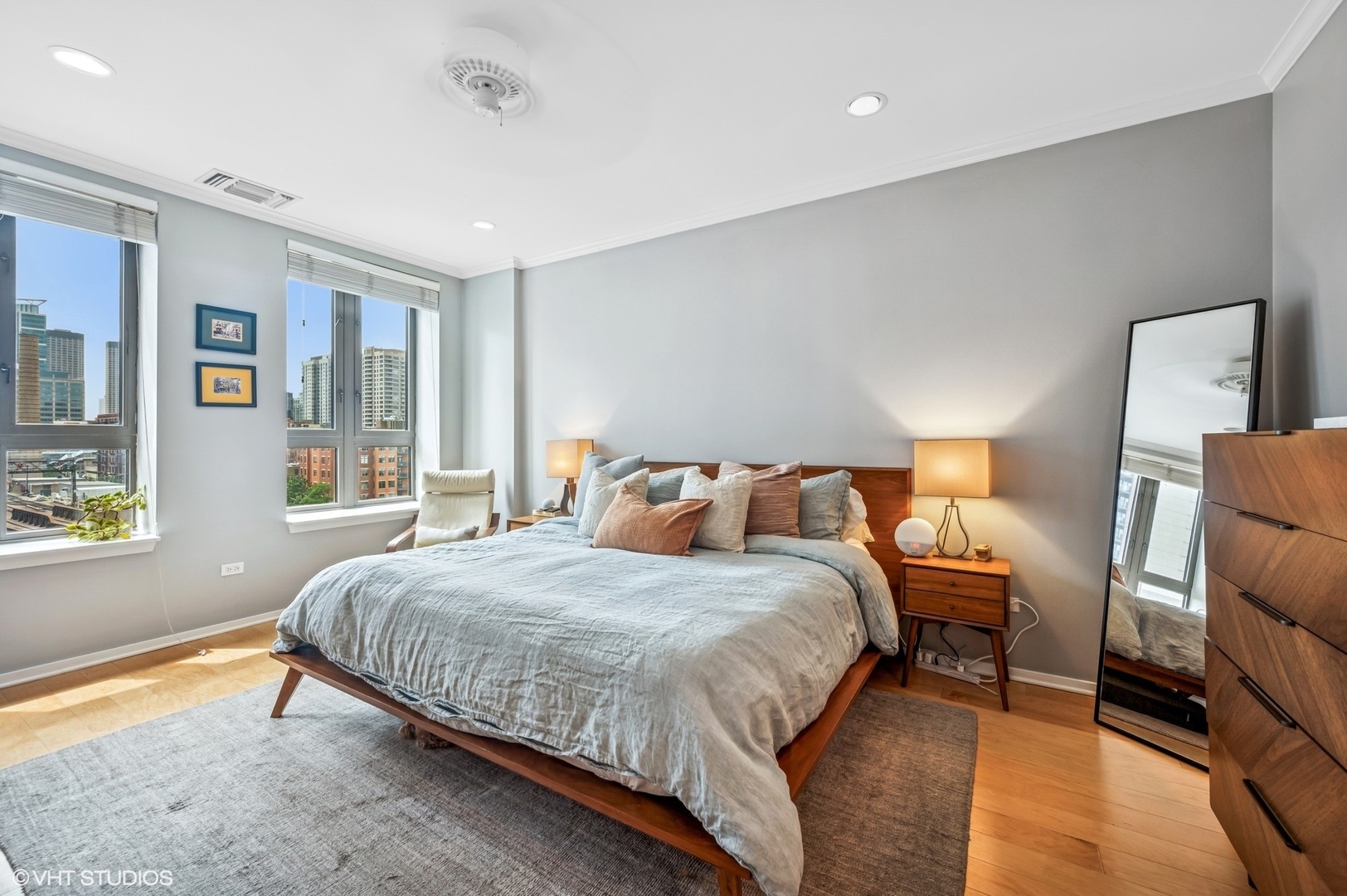400 N Clinton Street Unit: 704