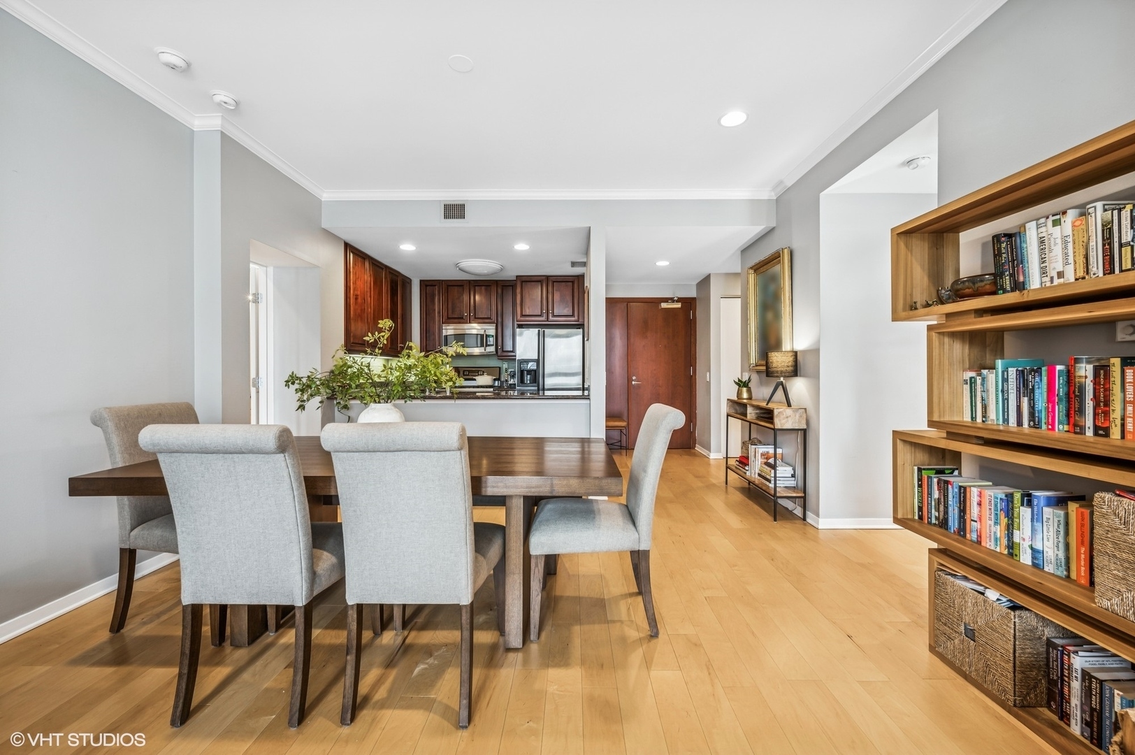 400 N Clinton Street Unit: 704