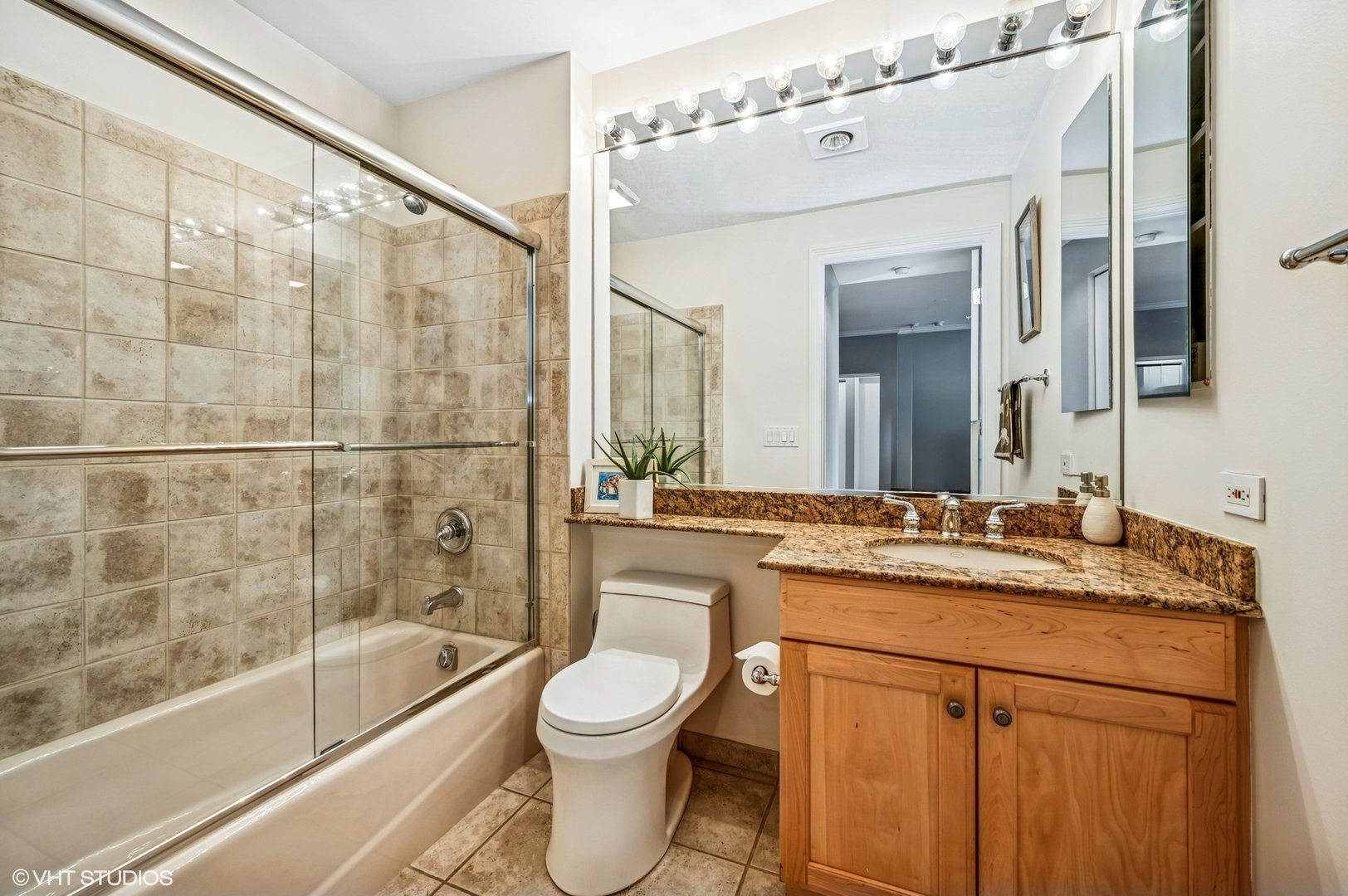 400 N Clinton Street Unit: 704